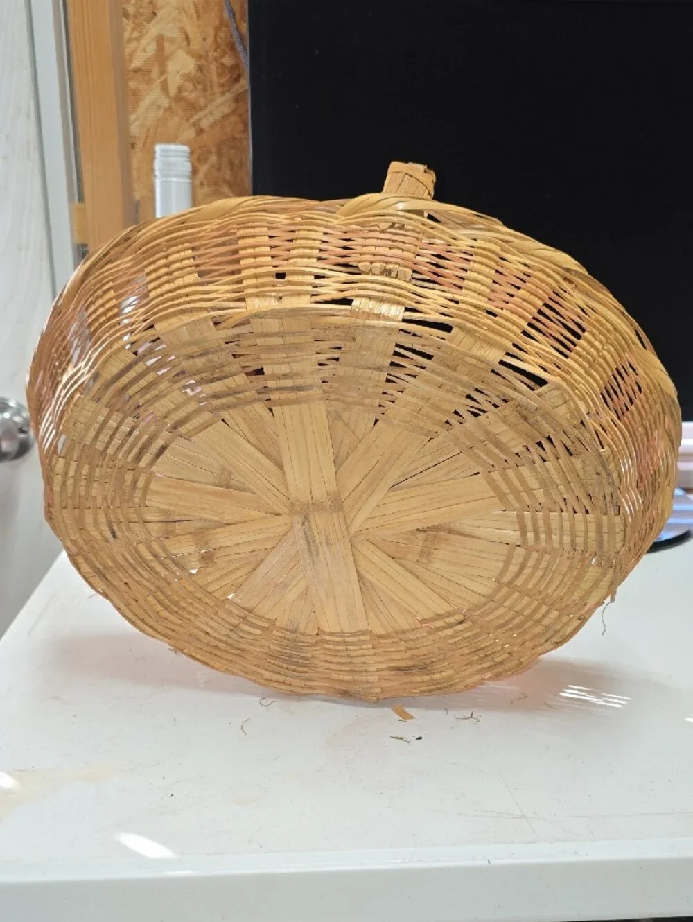 Vtg.Woven Market Willow Basket with Red Gingham Bow(226)